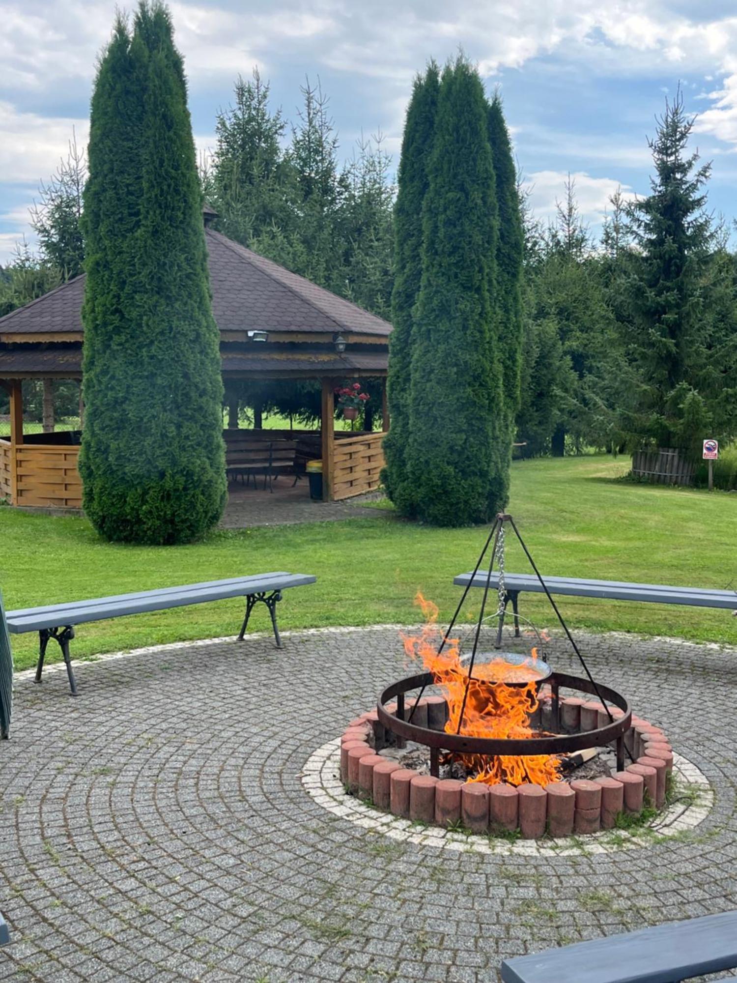 Domki Nad Stawem Uherce Uherce Mineralne Bagian luar foto